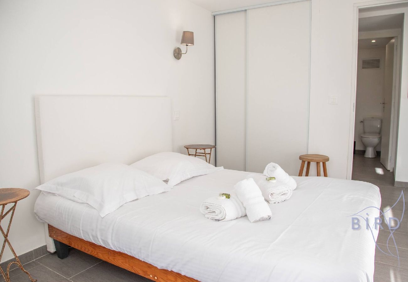Apartment in Mandelieu-la-Napoule - Cozy Apartment Beautiful Domain Swimming Pool 