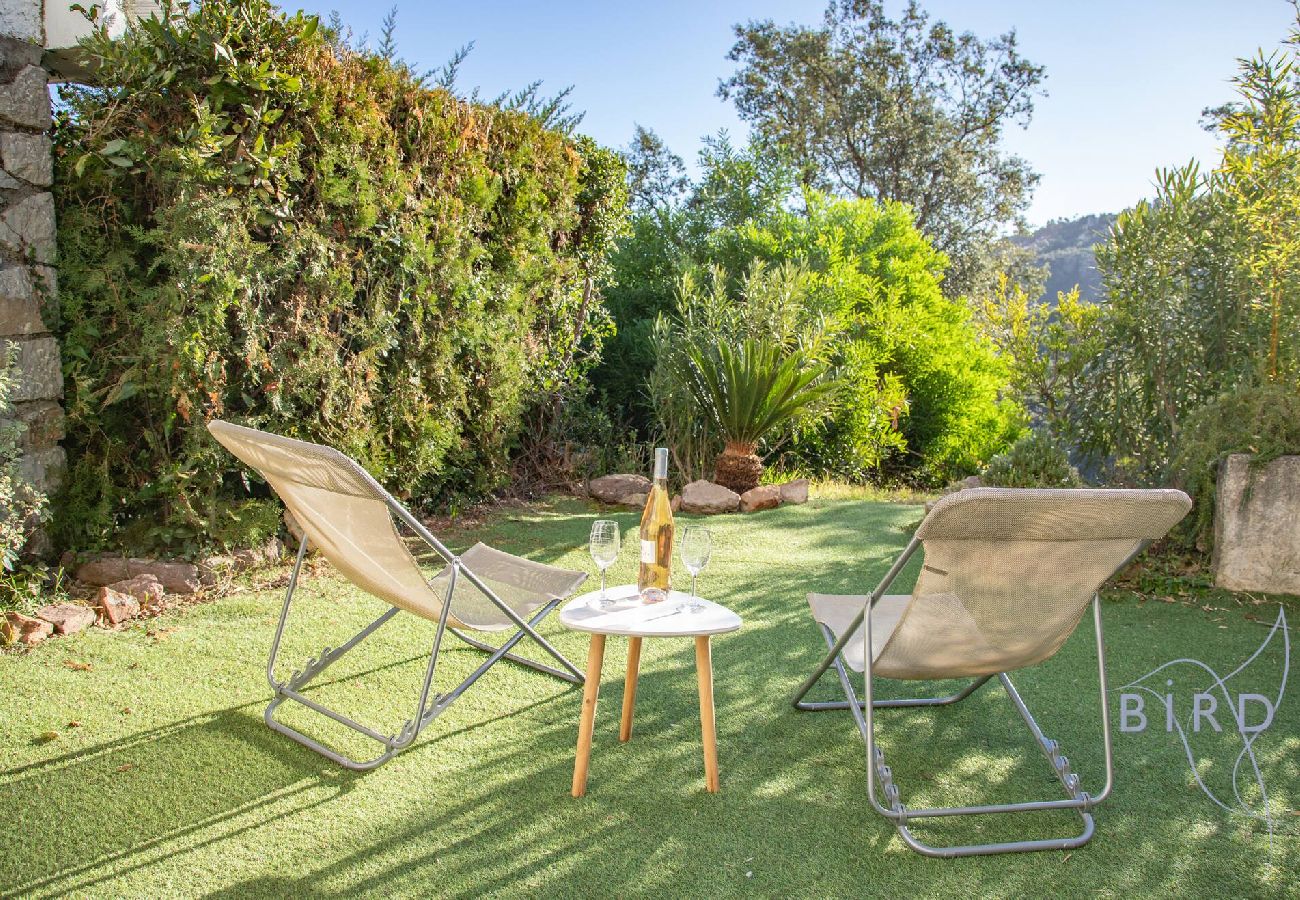 Apartment in Mandelieu-la-Napoule - Cozy Apartment Beautiful Domain Swimming Pool 