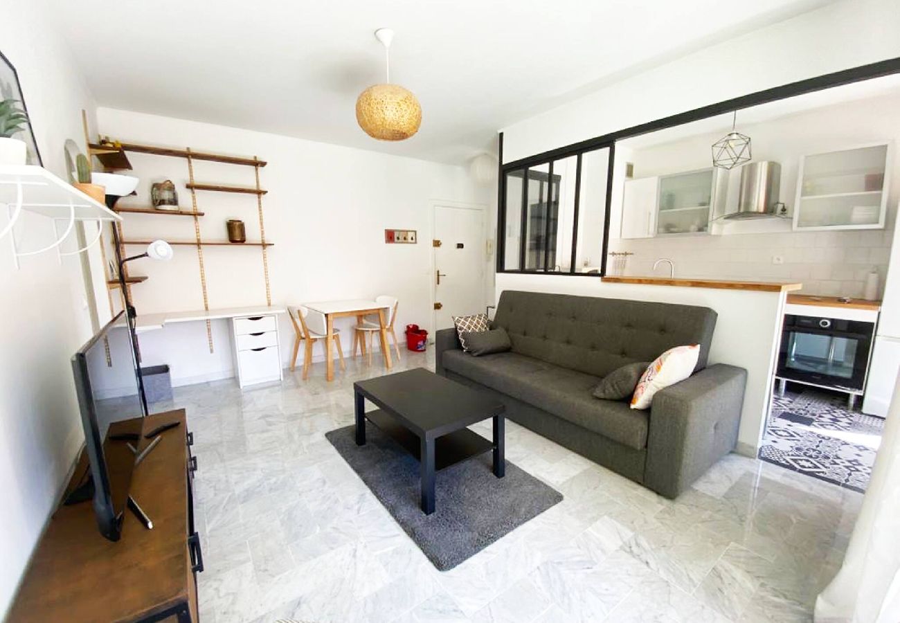 Apartment in Saint-Laurent-du-Var - Bright flat near to the beach harbor 