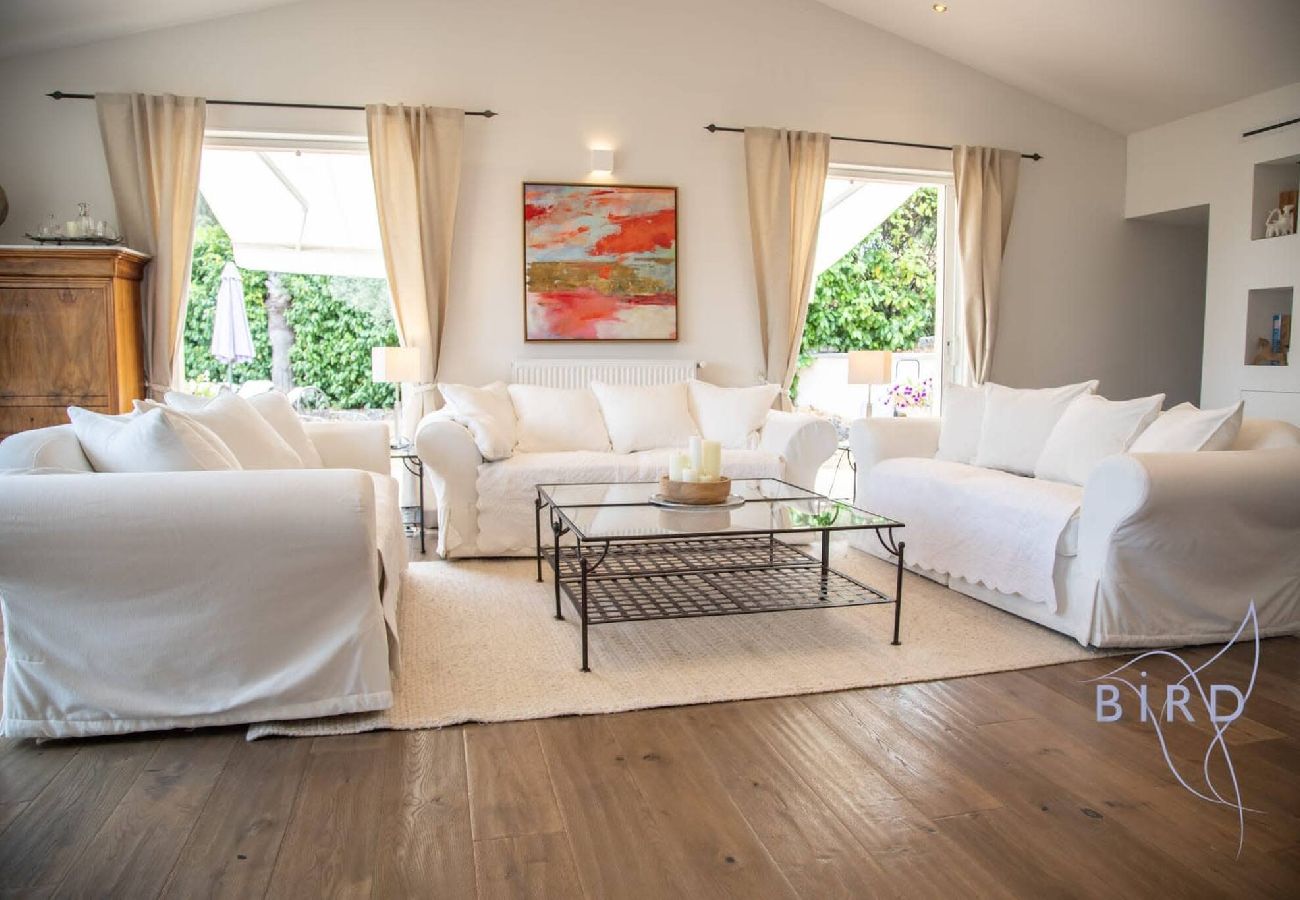 Villa in Peymeinade - Spacious Family Home in Peymeinade – Sleeps 10 – Pool & Garden