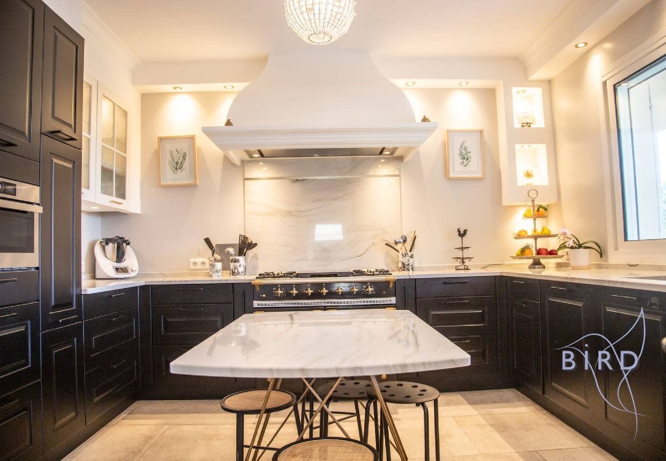 Villa in Peymeinade - Spacious Family Home in Peymeinade – Sleeps 10 – Pool & Garden