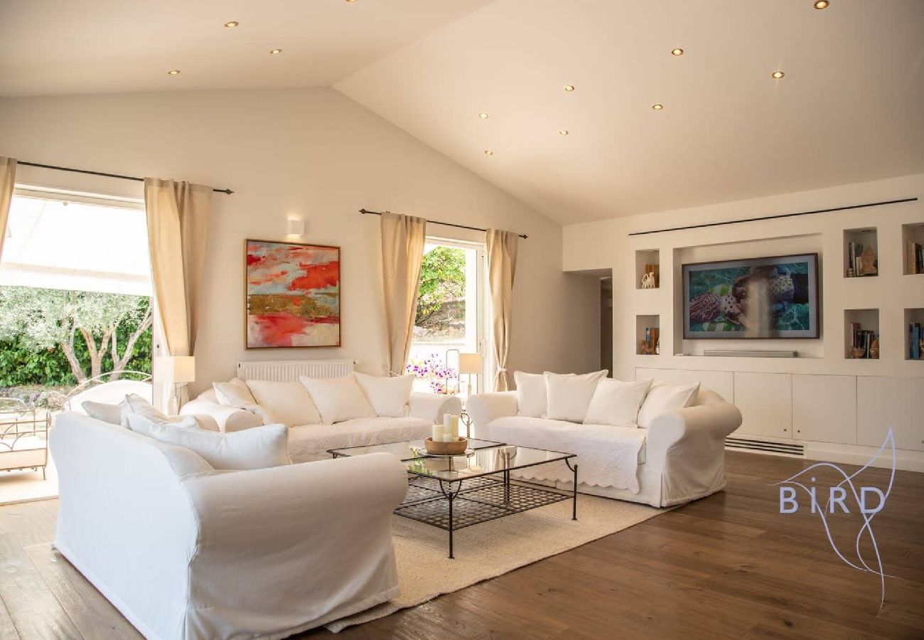 Villa in Peymeinade - Spacious Family Home in Peymeinade – Sleeps 10 – Pool & Garden
