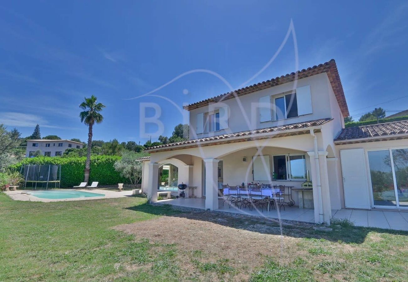 Villa in Peymeinade - Spacious Family Home in Peymeinade – Sleeps 10 – Pool & Garden