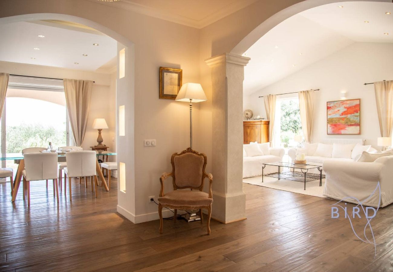 Villa in Peymeinade - Spacious Family Home in Peymeinade – Sleeps 10 – Pool & Garden