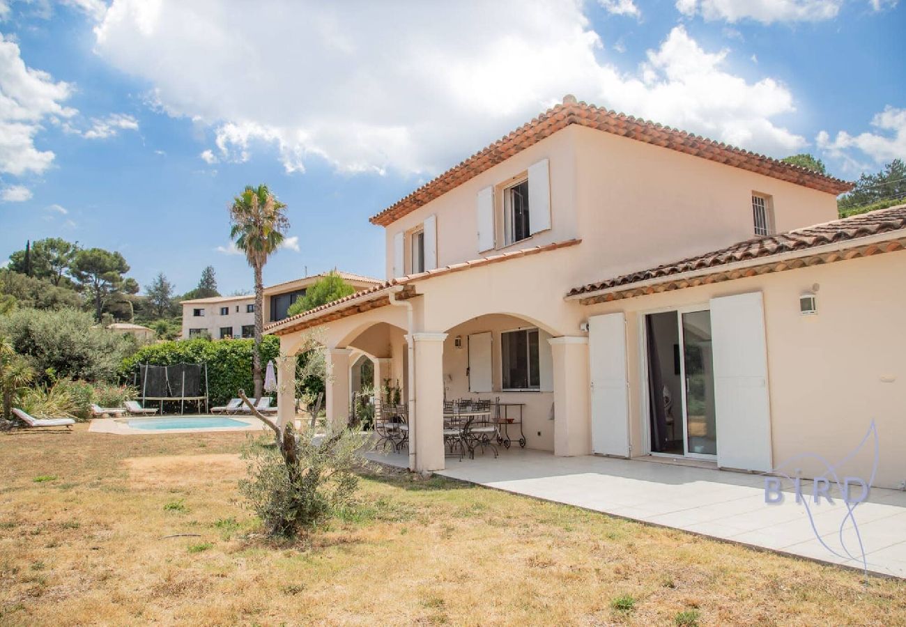 Villa in Peymeinade - Spacious Family Home in Peymeinade – Sleeps 10 – Pool & Garden