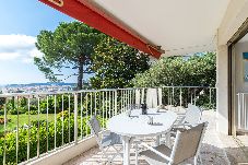 Apartment in Antibes - Vue Mer & Jardins, Grand 3 Pièces