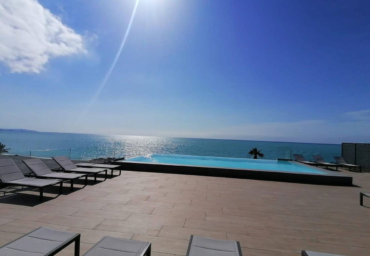 Studio in Villeneuve-Loubet - Studio feet in the water