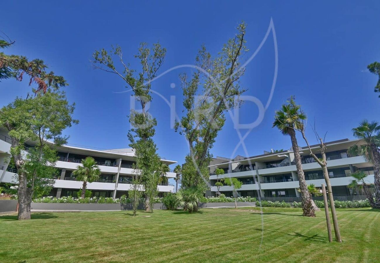 Apartment in Villeneuve-Loubet - Waterfront apartment with private garden 