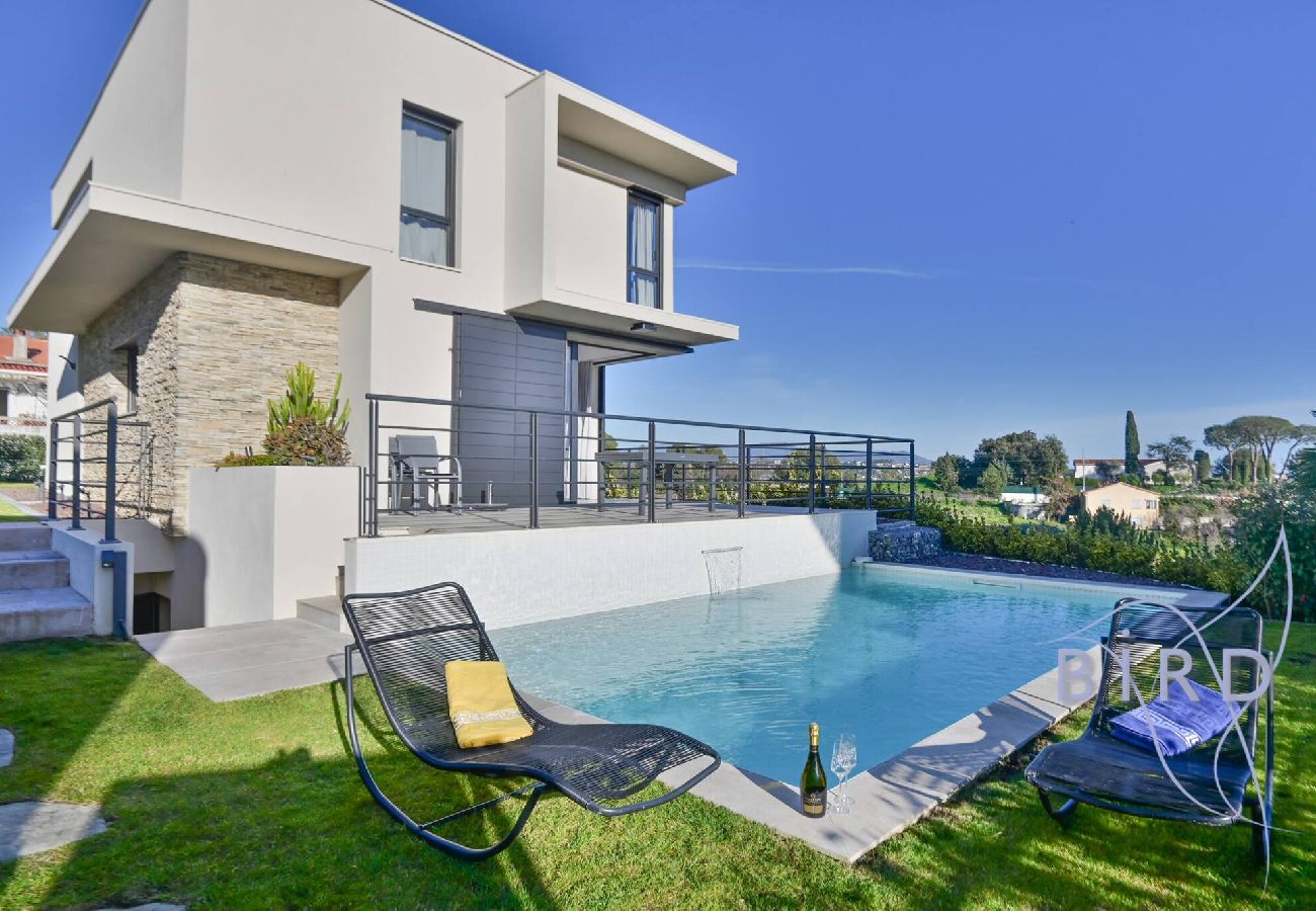 Villa in Cagnes-sur-Mer - MONTALEIGNE