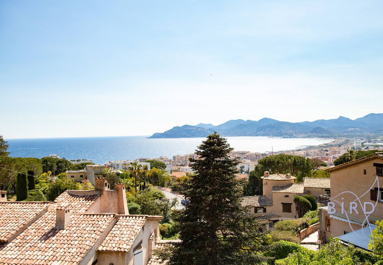Apartment in Cannes - Apart villa atypical Sea View And Swimming Pool 