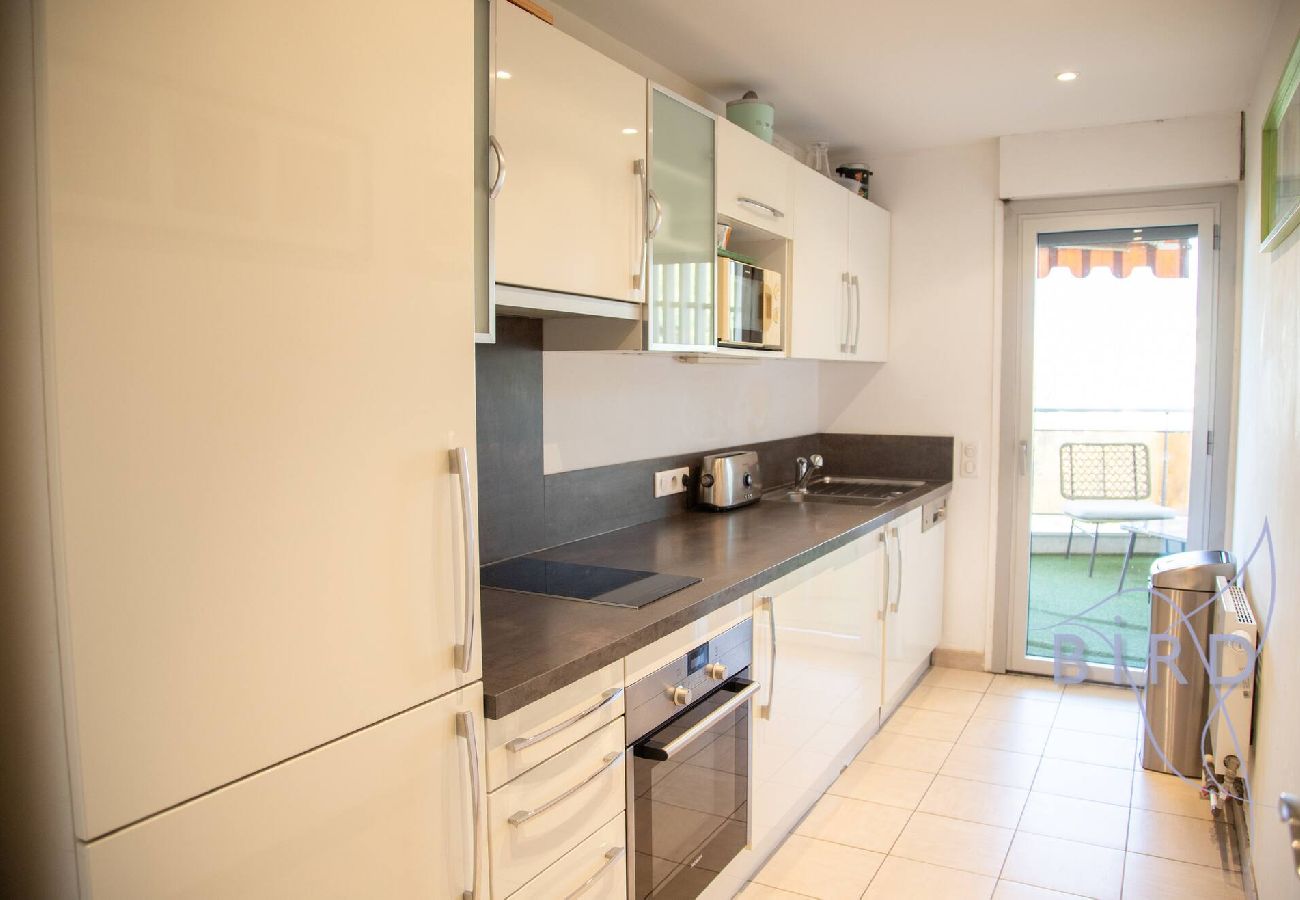 Apartment in Cannes - Vue Mer et Esterel Cannes just next to the beach 