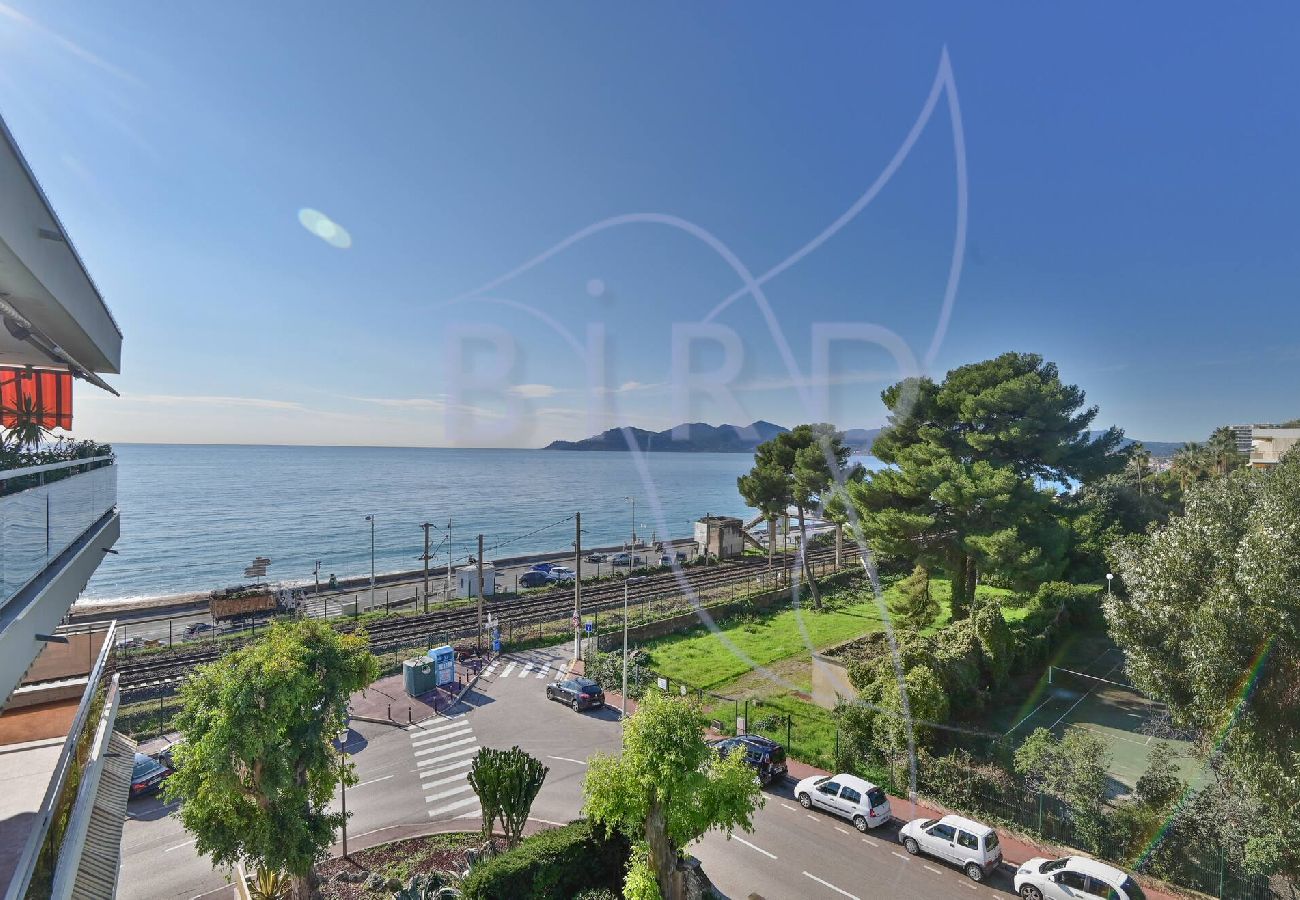 Apartment in Cannes - Vue Mer et Esterel Cannes just next to the beach 