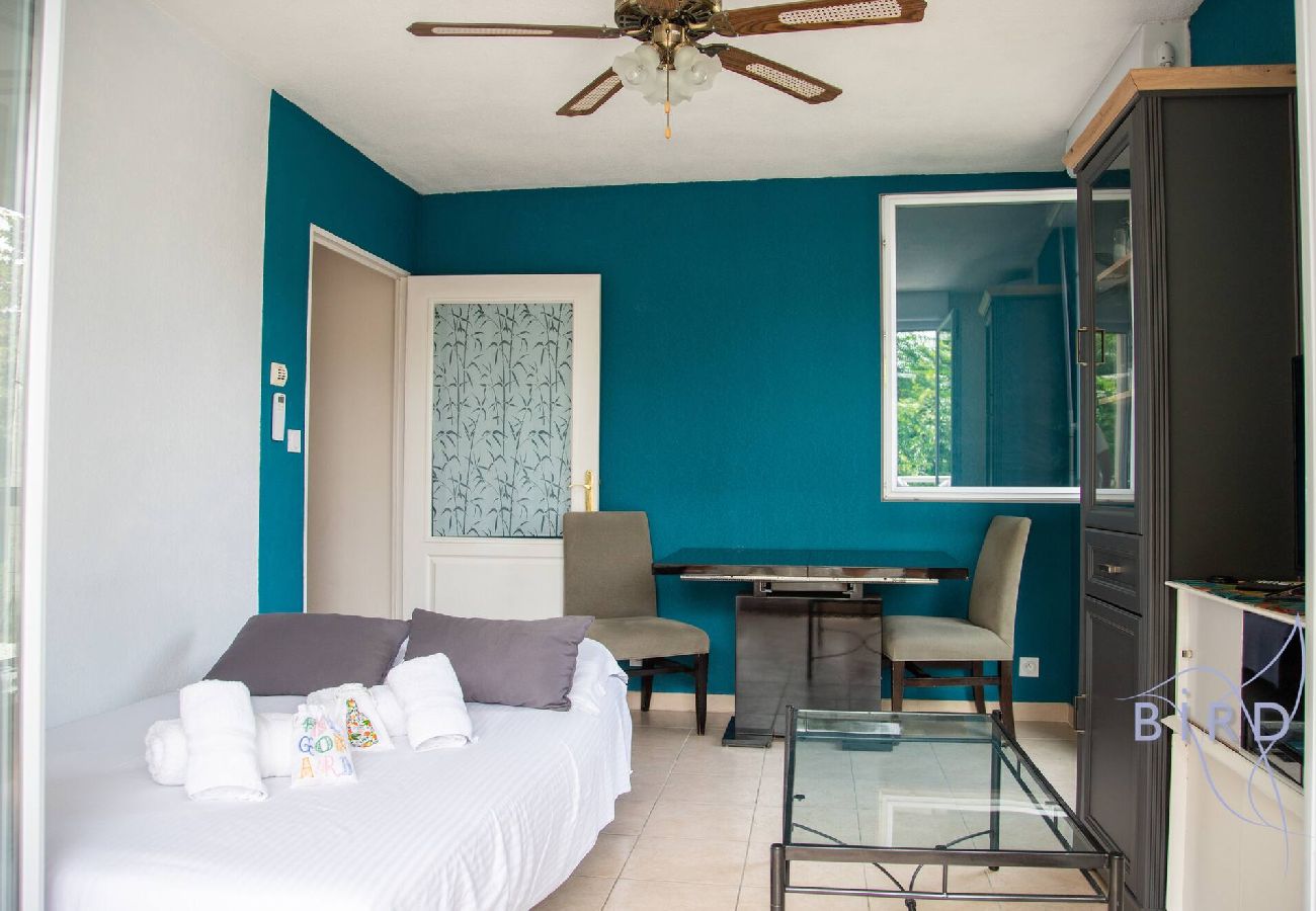 Apartment in Cagnes-sur-Mer - walk to beach with Ac and swimpool 
