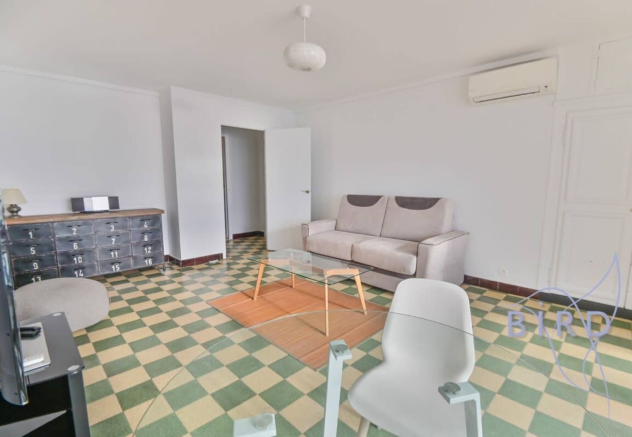 Studio in Antibes - Large studio on the seafront 
