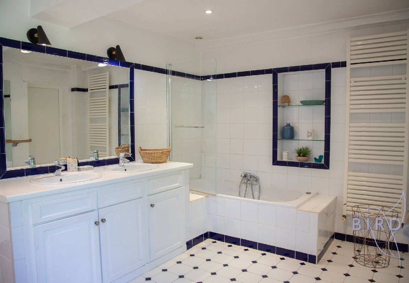 Villa in Nice - Villa Bonnard in Nice Sea and city View Pool 