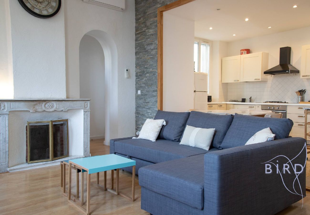 Apartment in Antibes - Beautiful apartment Place Nationale 