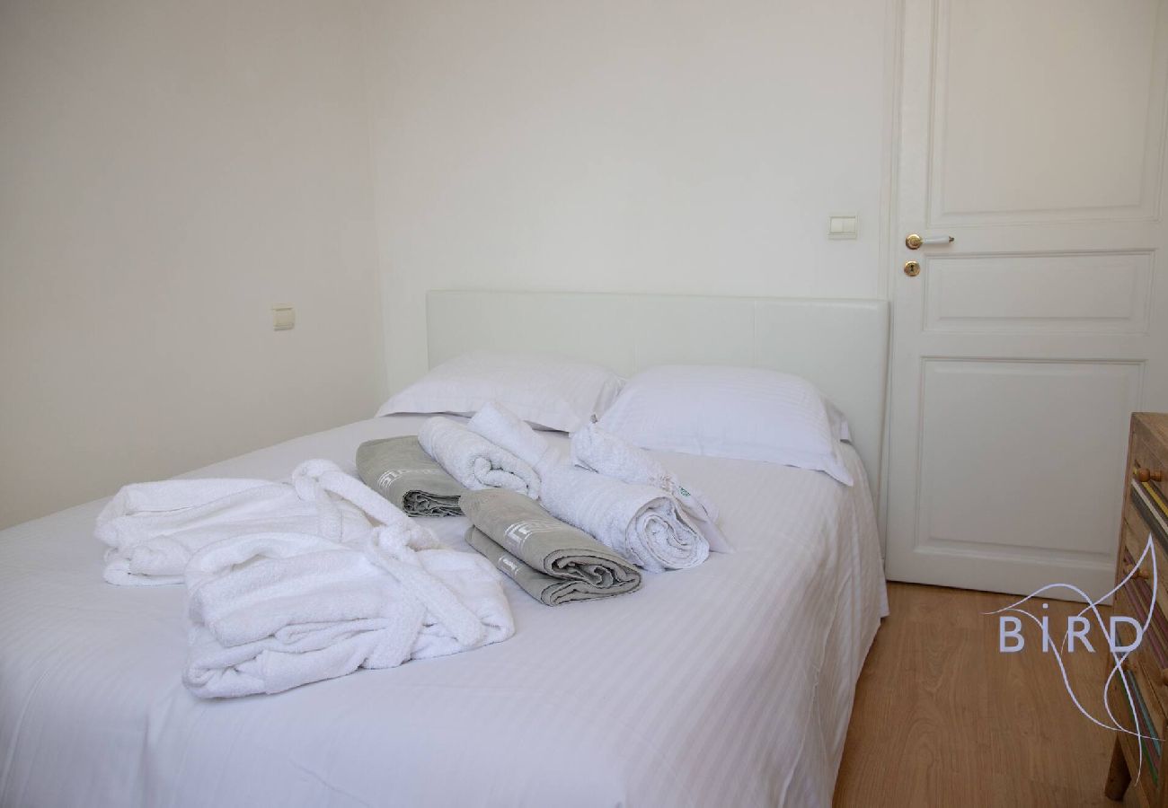 Apartment in Antibes - Beautiful apartment Place Nationale 