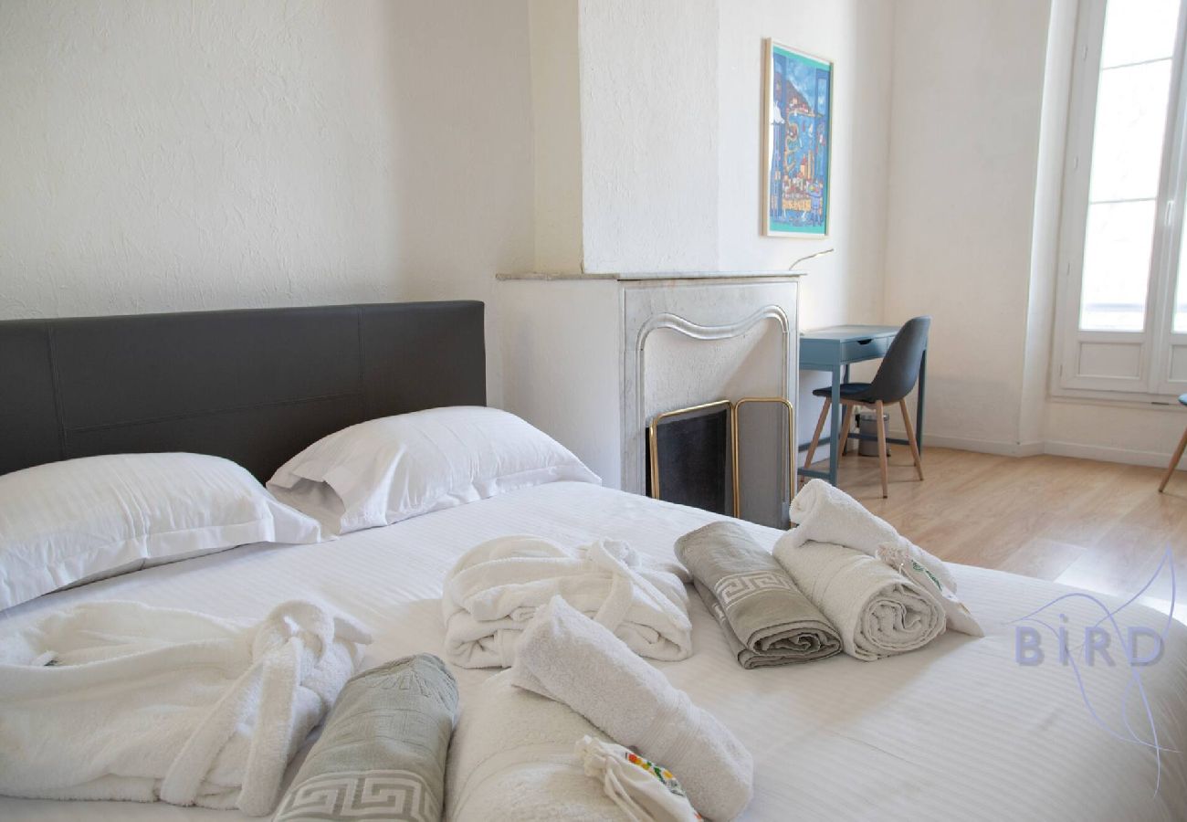 Apartment in Antibes - Beautiful apartment Place Nationale 