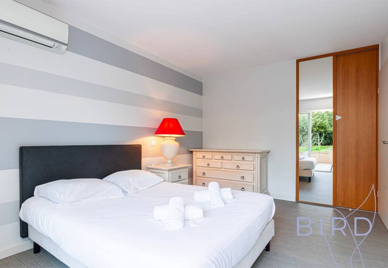 Apartment in Antibes - Spacious apartment Pool and Parking 
