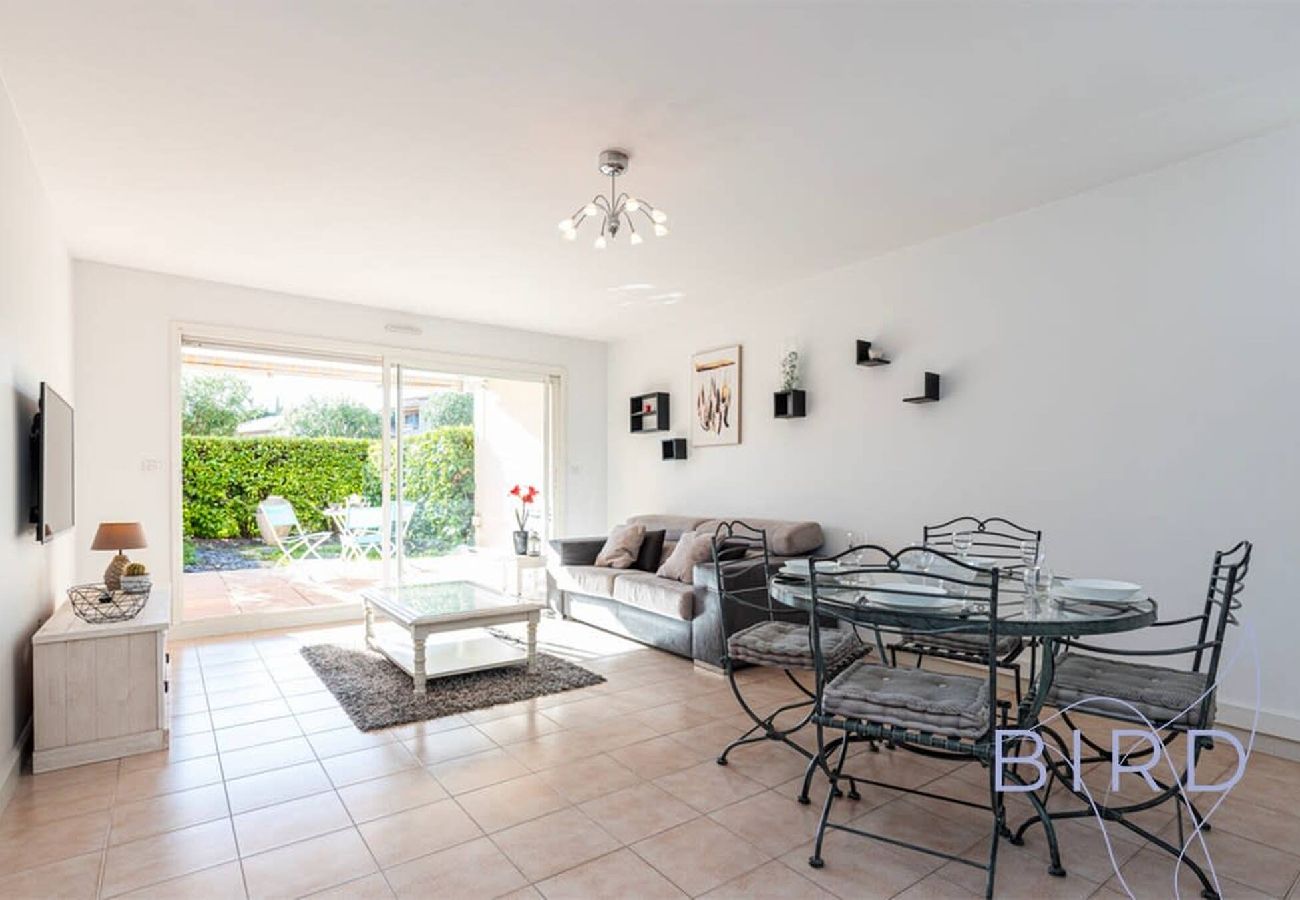 Apartment in Antibes - Spacious apartment Pool and Parking 