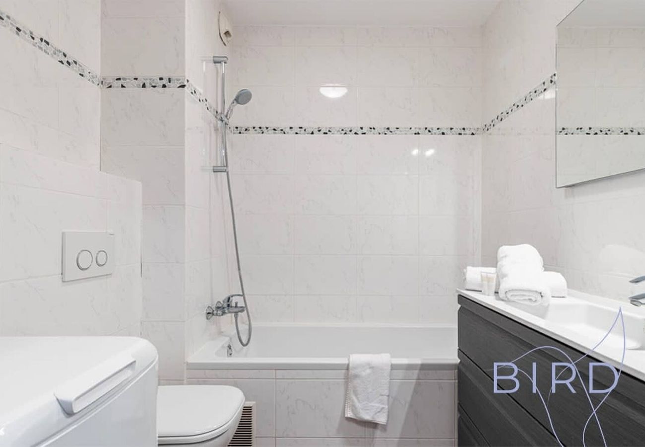 Apartment in Antibes - Spacious apartment Pool and Parking 