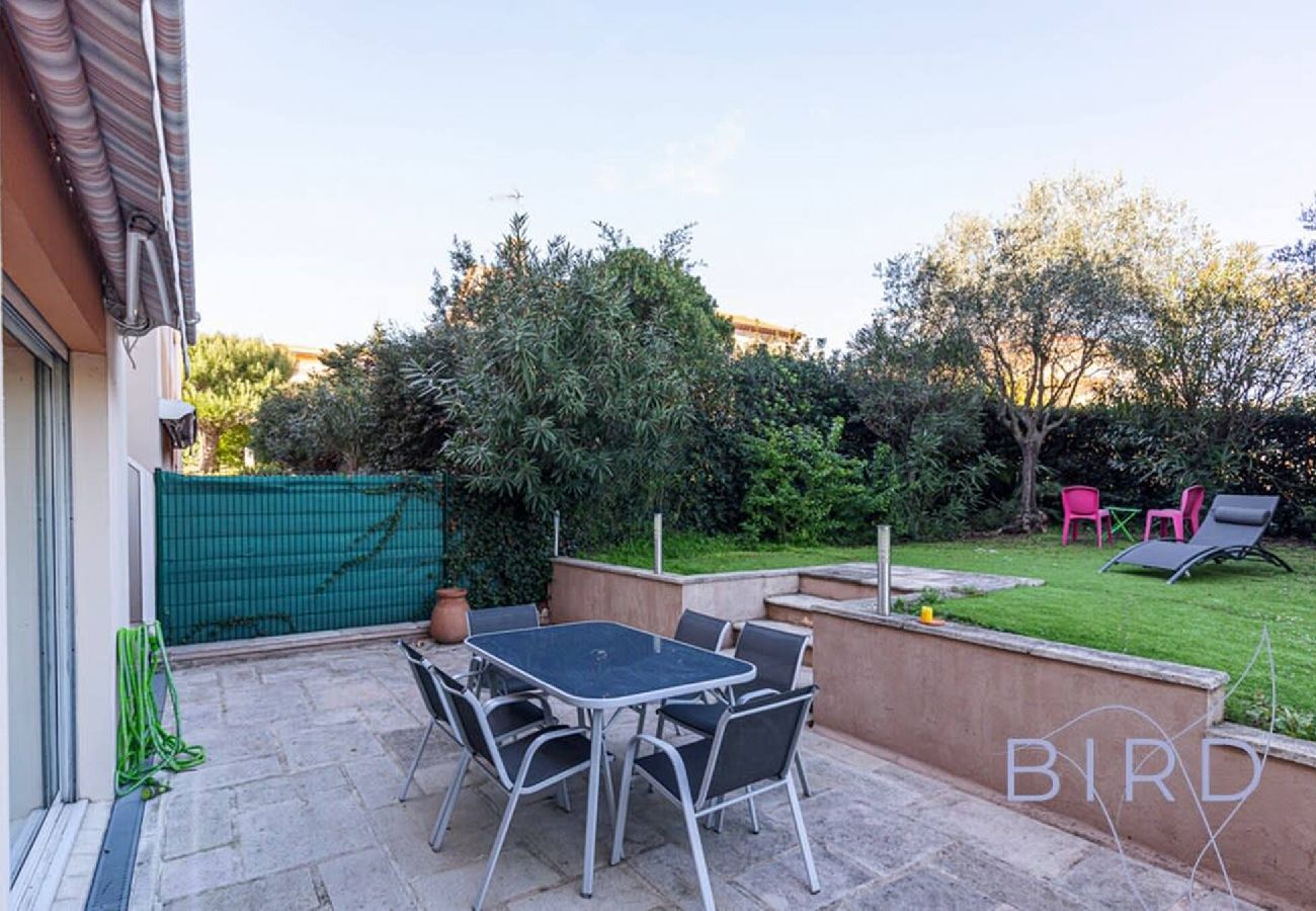 Apartment in Antibes - Spacious apartment Pool and Parking 