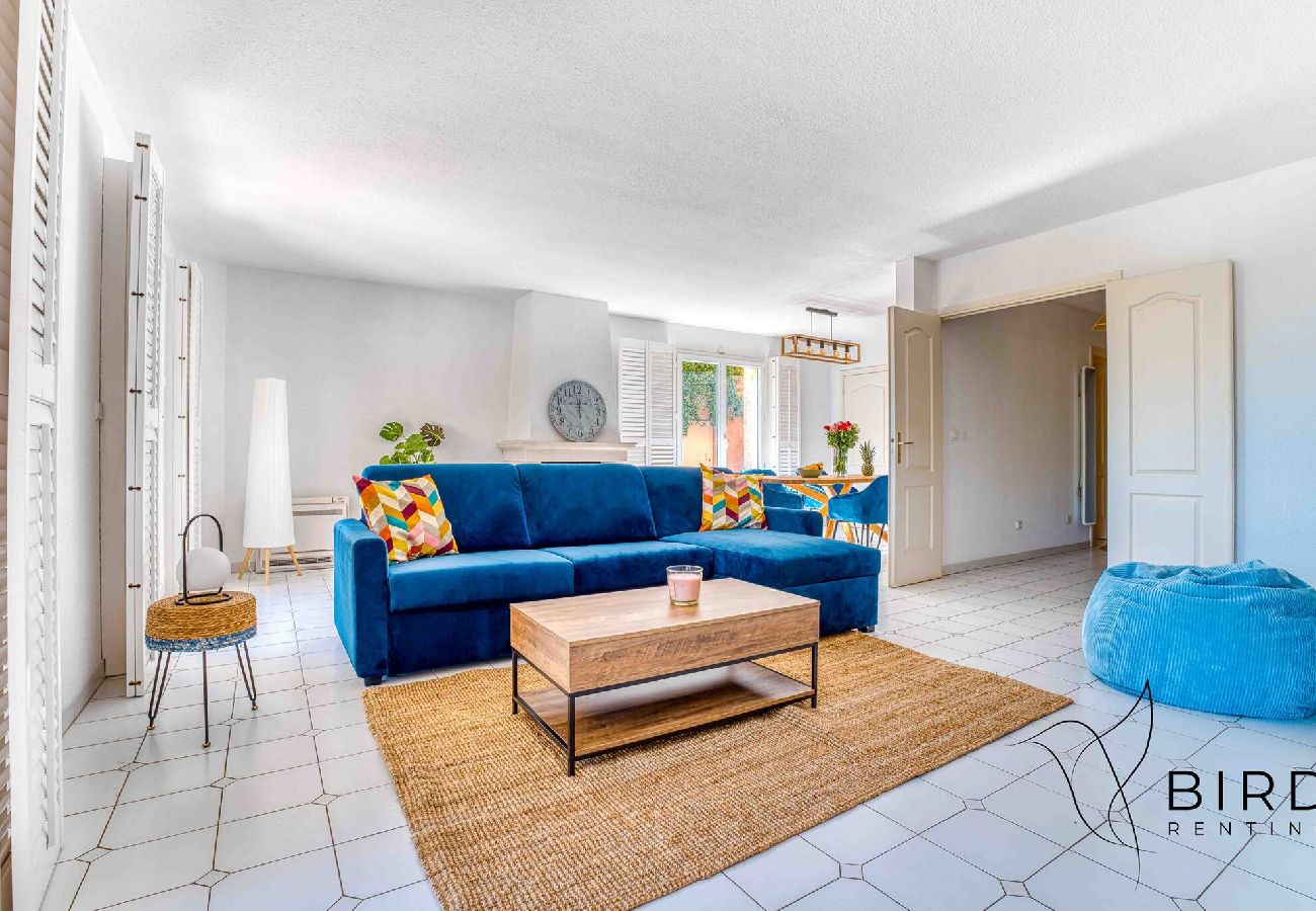 House in Biot - Guaranteed Well-Being with Pool and sauna 