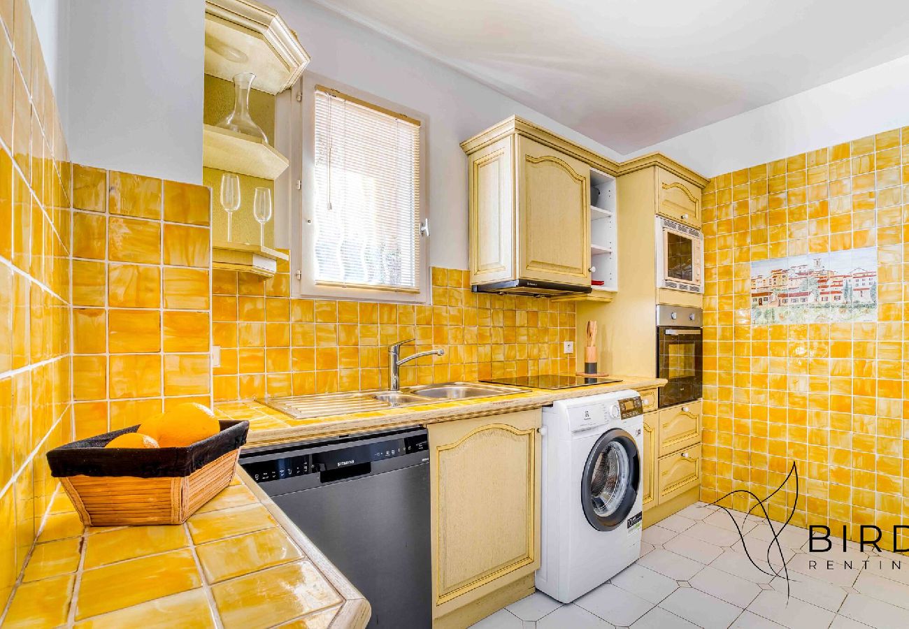 House in Biot - Guaranteed Well-Being with Pool and sauna 