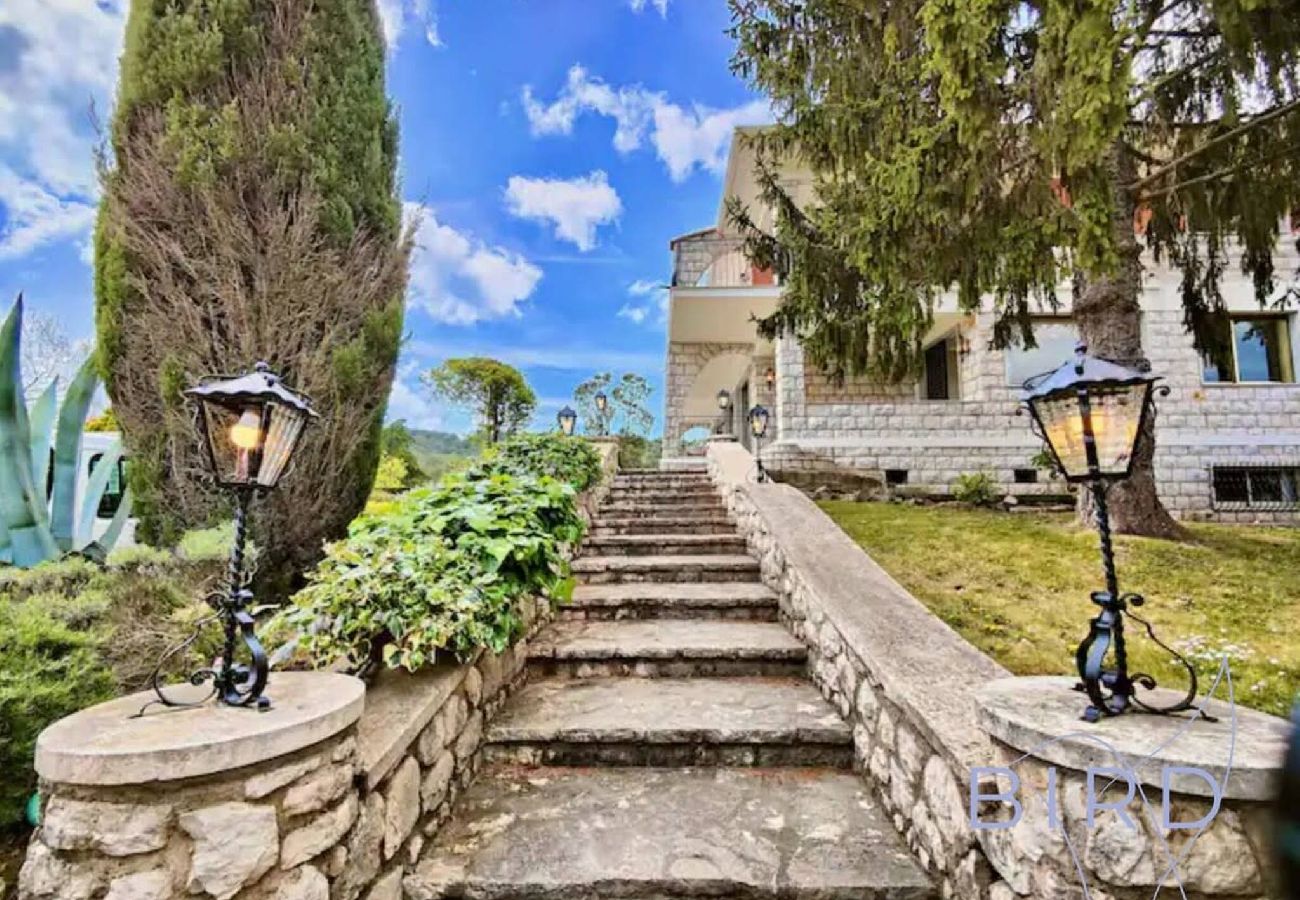 Villa in Mougins - Magnificent residence with pool next to the Golf