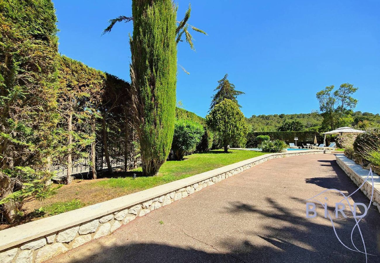 Villa in Mougins - Magnificent residence with pool next to the Golf