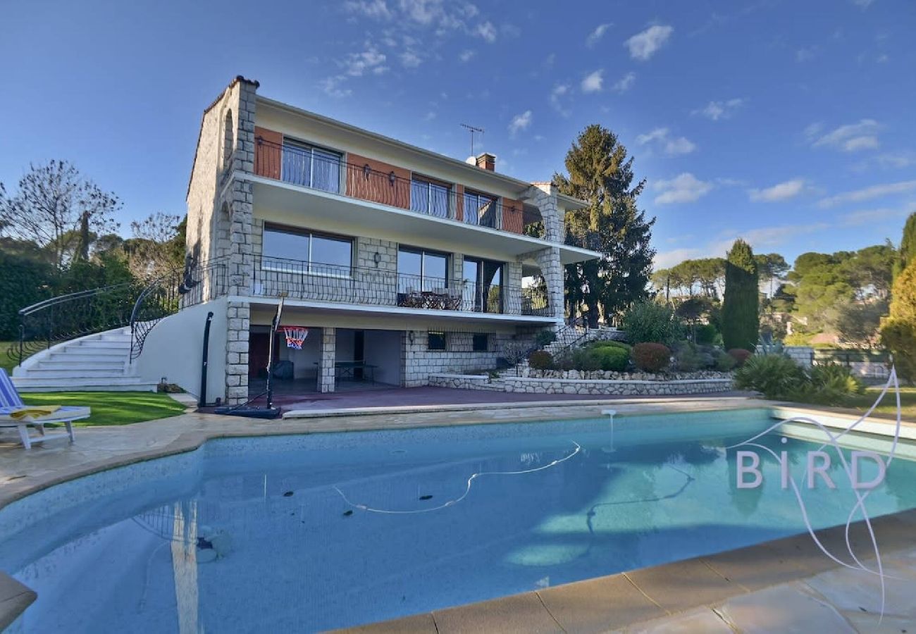 Villa in Mougins - Magnificent residence with pool next to the Golf