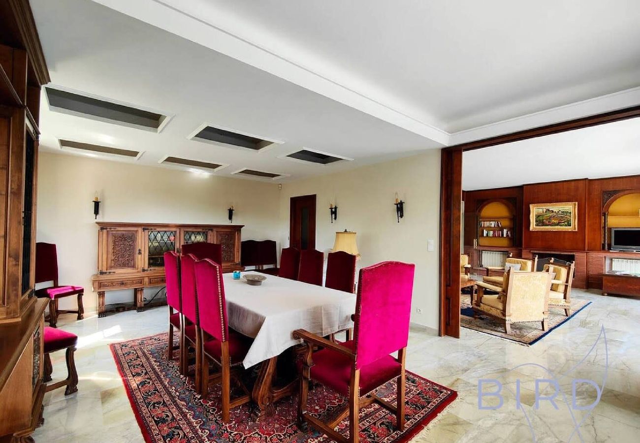 Villa in Mougins - Magnificent residence with pool next to the Golf