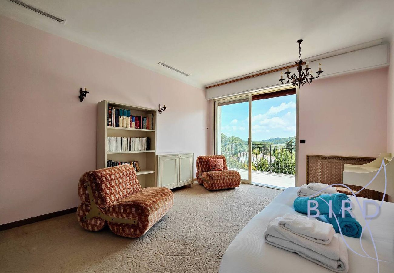 Villa in Mougins - Magnificent residence with pool next to the Golf