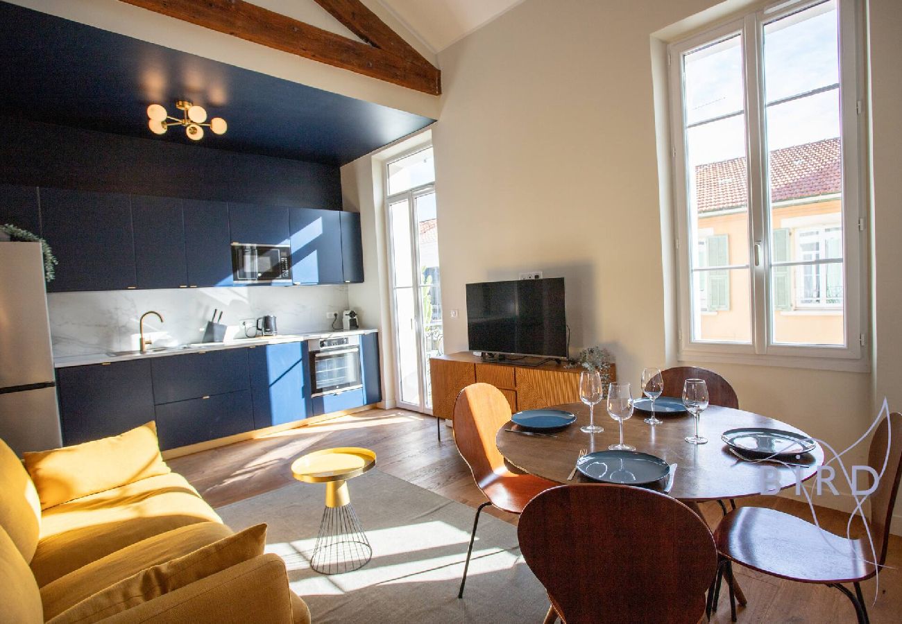 Apartment in Antibes - GRAVETTE