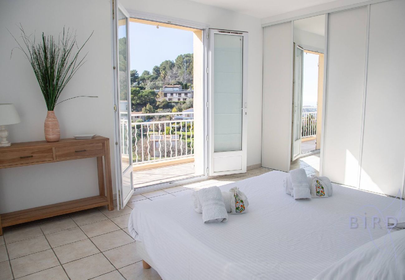 Villa in Le Cannet - Villa Cannes Hills sea view pool 8 pax
