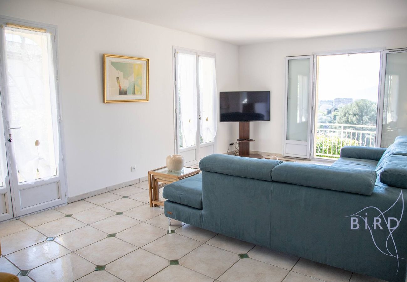 Villa in Le Cannet - Villa Cannes Hills sea view pool 8 pax