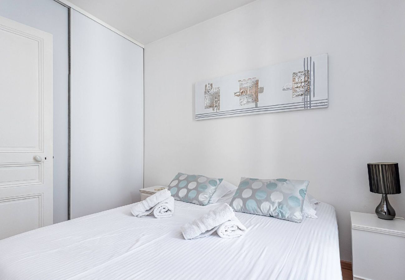 Apartment in Cannes - 3 Rooms Ultra Central with Air Conditioning 