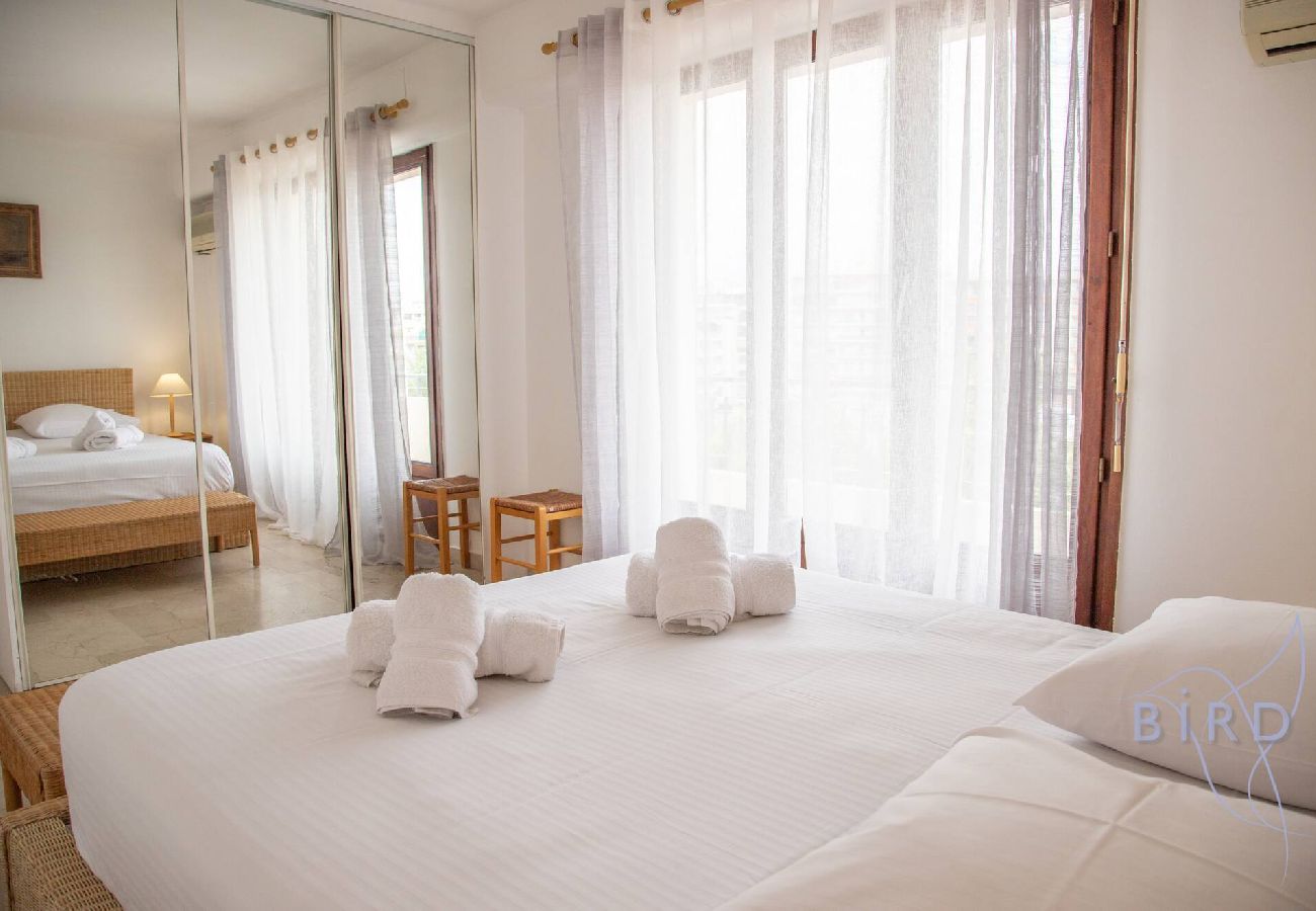 Apartment in Antibes - Superb apartment with unobstructed view of the rooftops