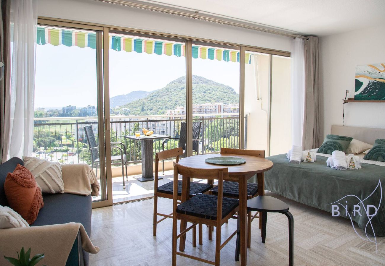 Studio in Mandelieu-la-Napoule - Elegant Studio With Marina Sea And Esterel View 
