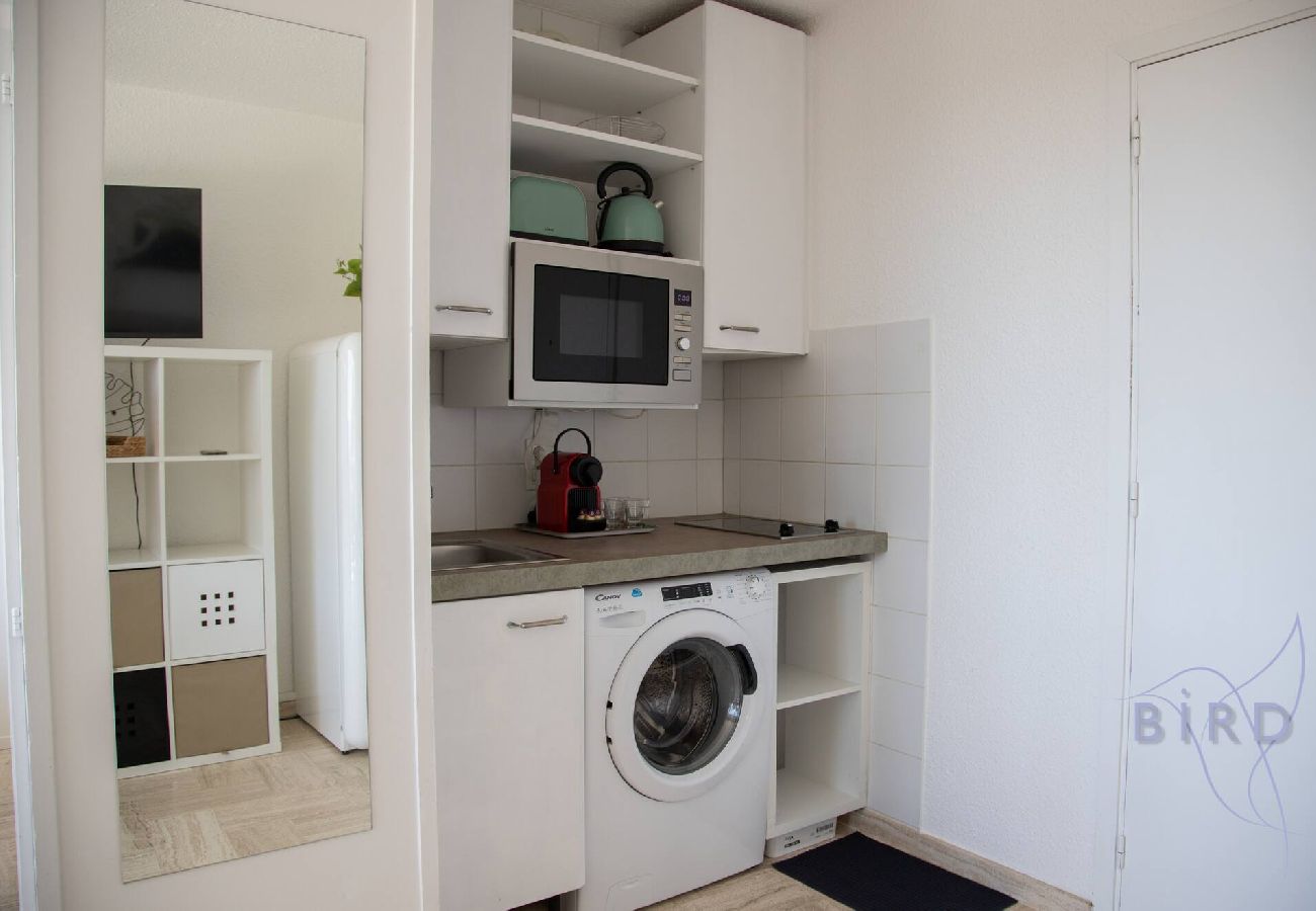 Studio in Mandelieu-la-Napoule - Elegant Studio With Marina Sea And Esterel View 