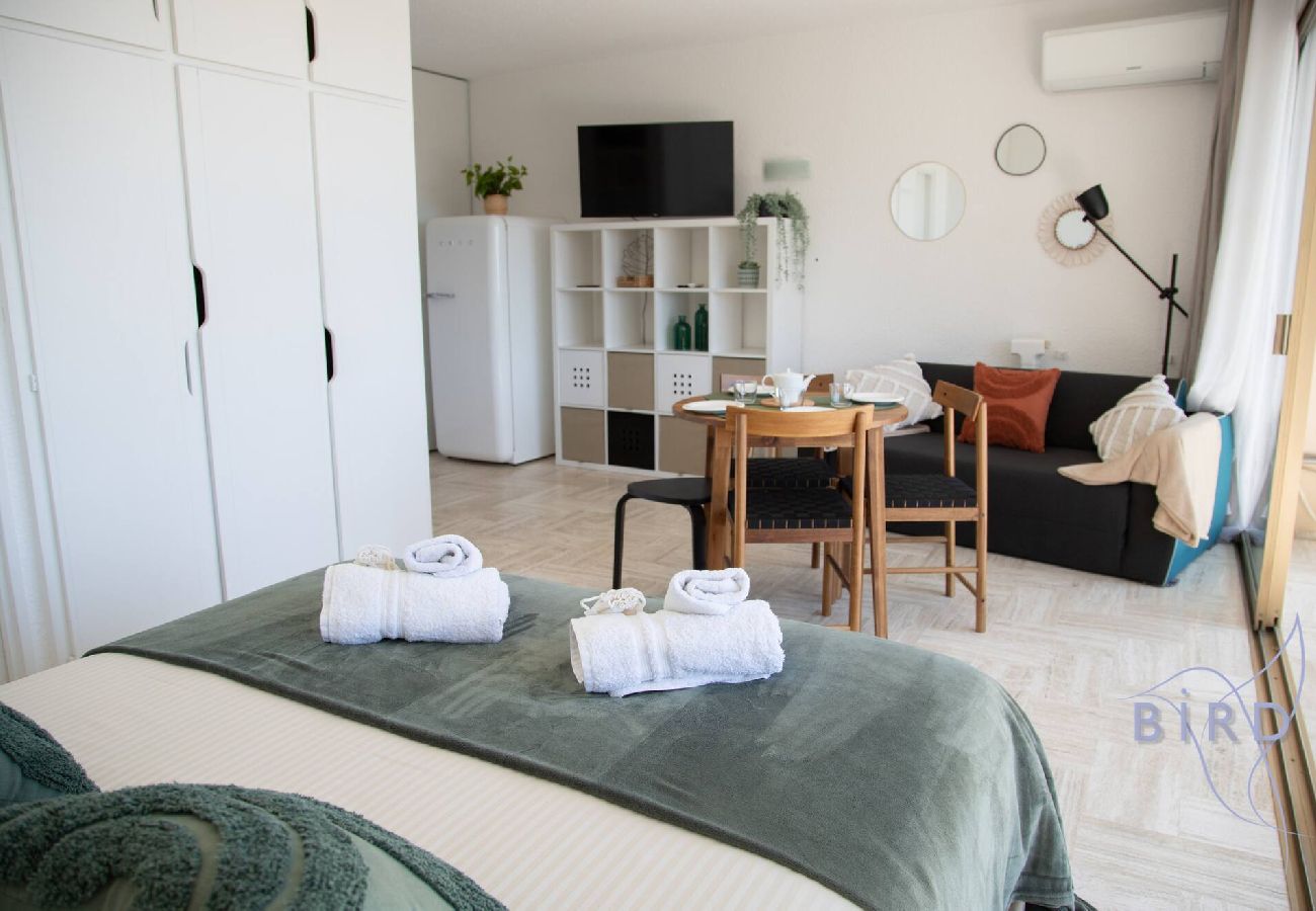 Studio in Mandelieu-la-Napoule - Elegant Studio With Marina Sea And Esterel View 