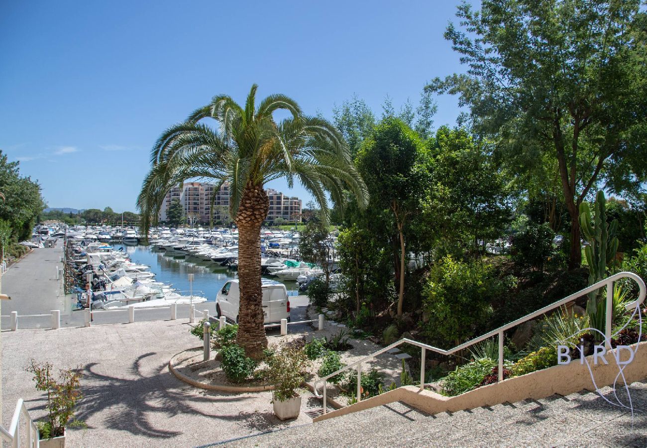 Studio in Mandelieu-la-Napoule - Elegant Studio With Marina Sea And Esterel View 