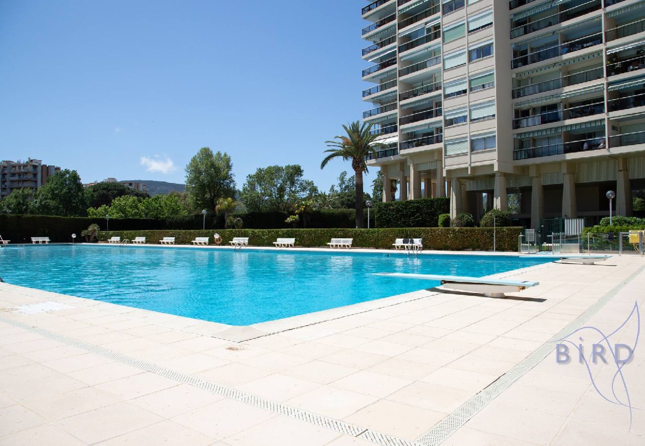 Studio in Mandelieu-la-Napoule - Elegant Studio With Marina Sea And Esterel View 