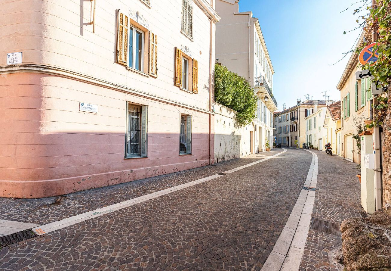 Apartment in Cannes - Atypical apartment old town in Cannes 