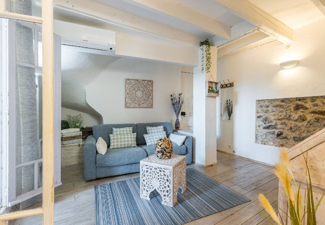 Apartment in Cannes - Atypical apartment old town in Cannes 