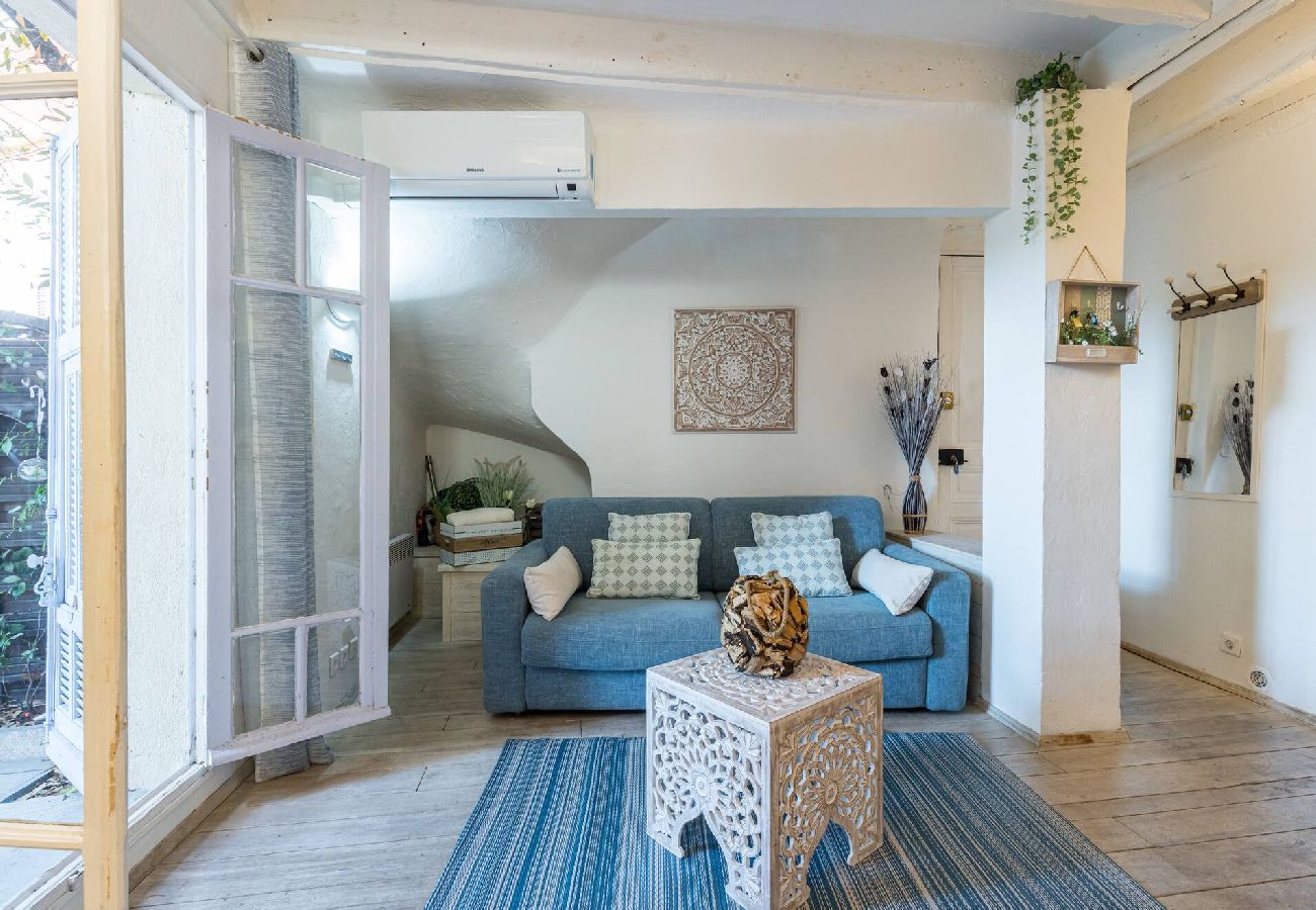 Apartment in Cannes - Atypical apartment old town in Cannes 