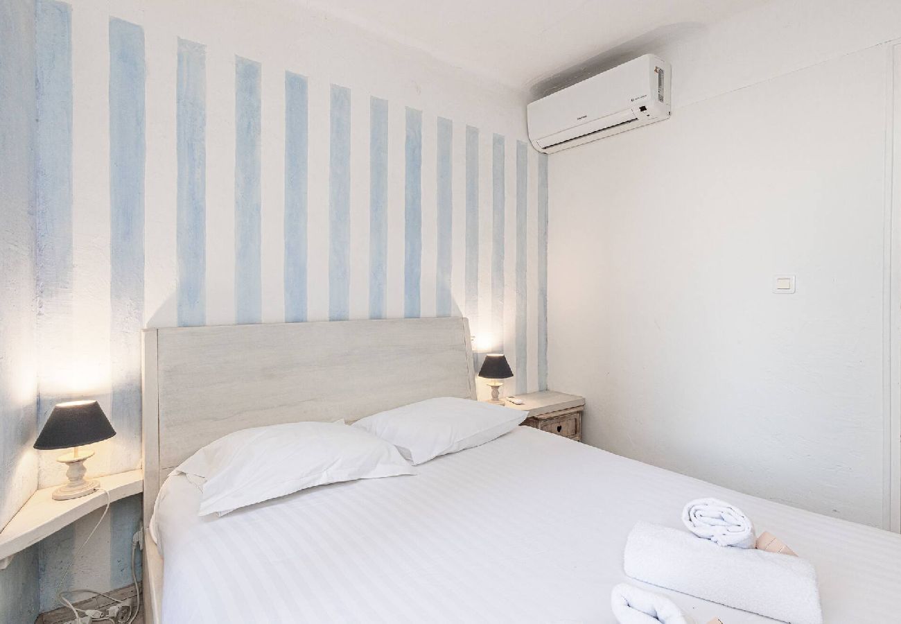 Apartment in Cannes - Atypical apartment old town in Cannes 