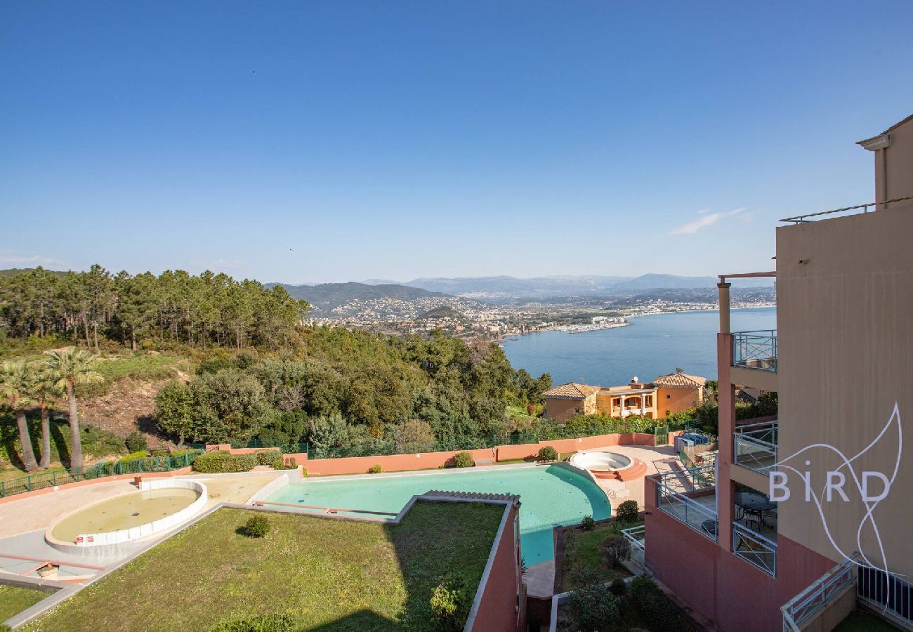Apartment in Théoule-sur-Mer - L'horizon Bleu Théoule Swimpool seaview and AC 