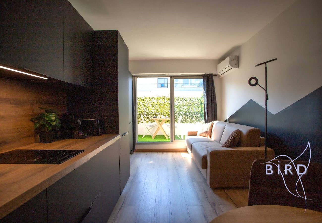Studio in Antibes - Sunny Flat in Juan les pins 