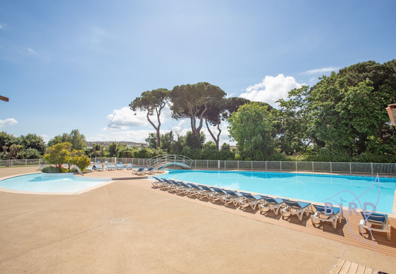 Studio in Mandelieu-la-Napoule - Lovely studio with golf course views close to the 